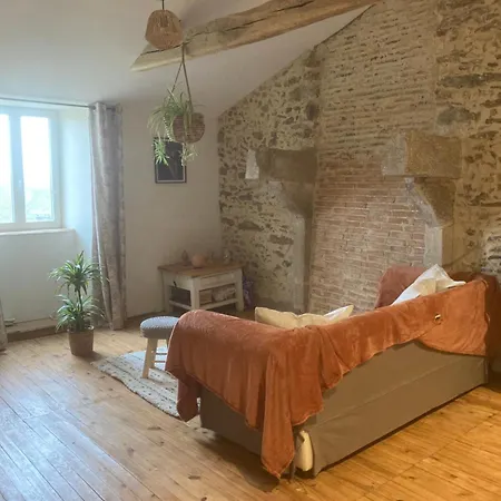 Premier Etage D Une Jolie Maison A La Campagne Montravers Extérieur photo