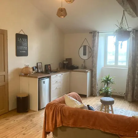 Premier Etage D Une Jolie Maison A La Campagne Montravers Extérieur photo
