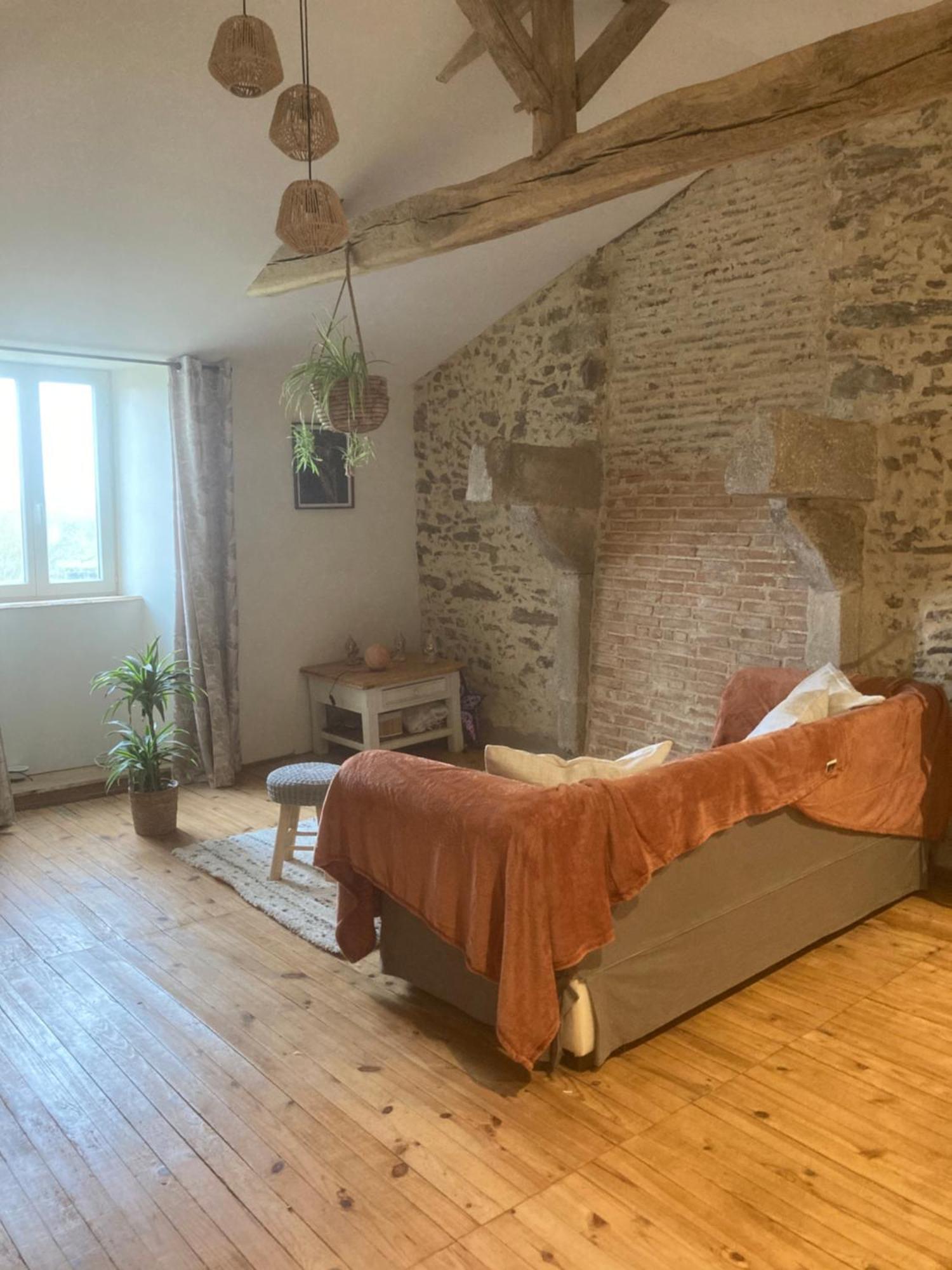 Appartement Premier Etage D Jolie Maison A La Campagne Montravers