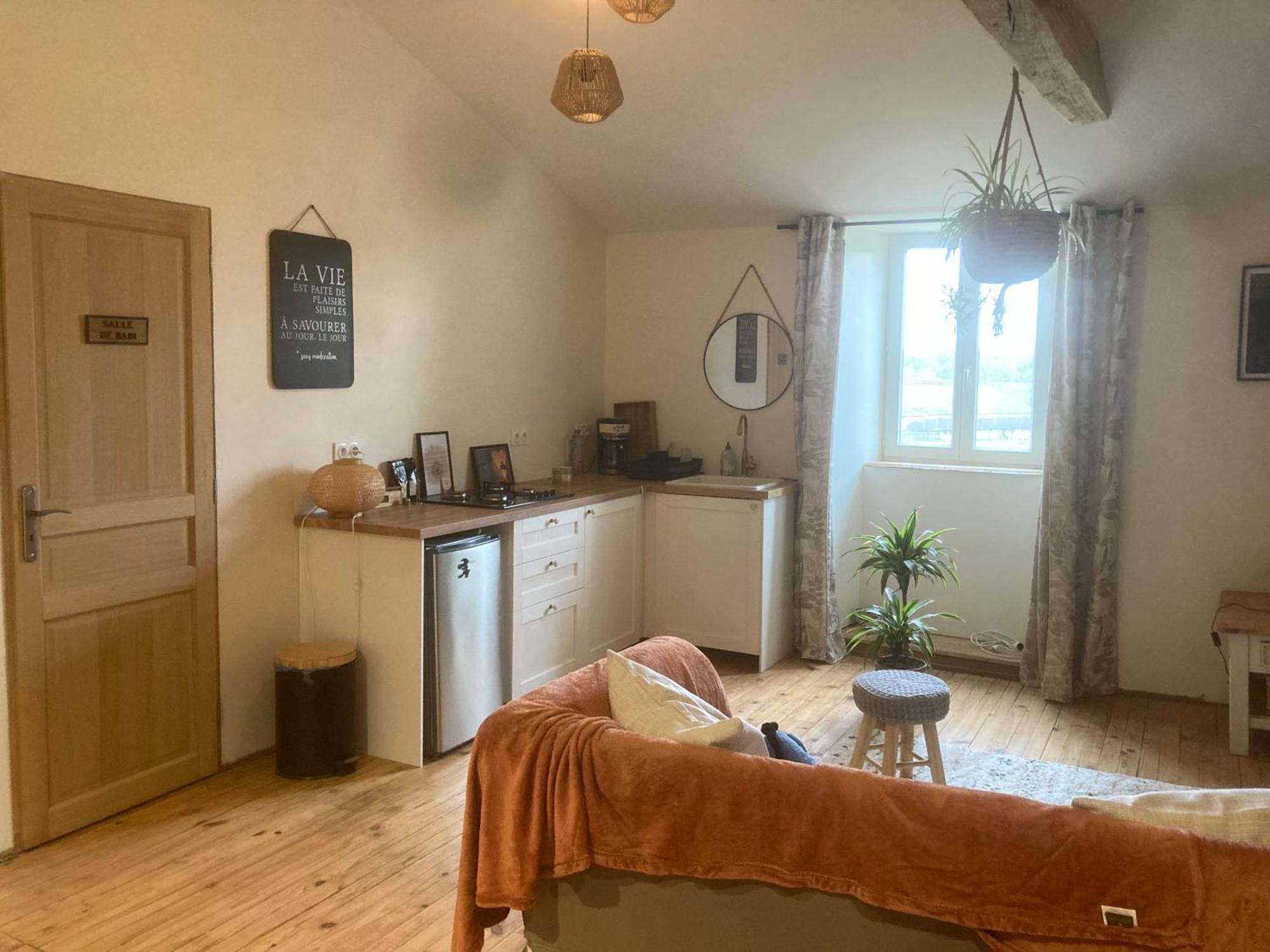 Premier Etage D Jolie Maison A La Campagne * Montravers